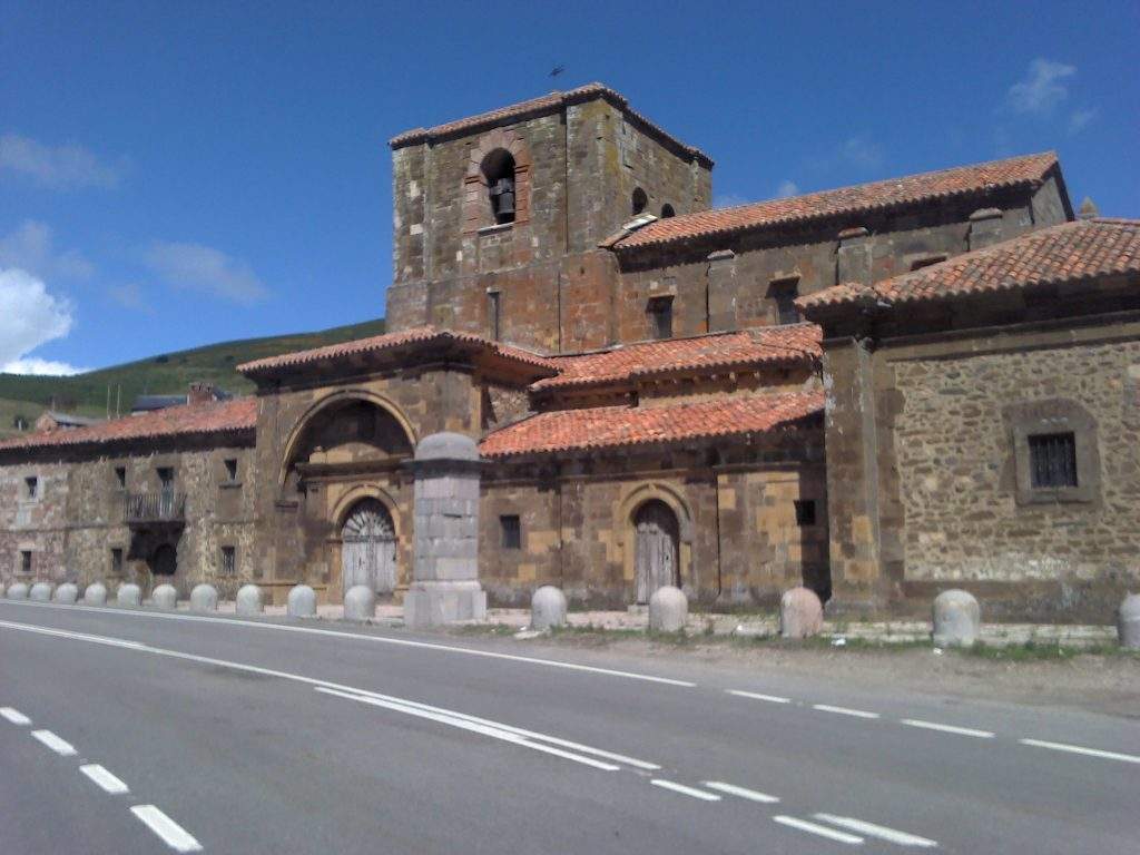 Colegiata de Santa María de Arbás (Arbás del Puerto)
