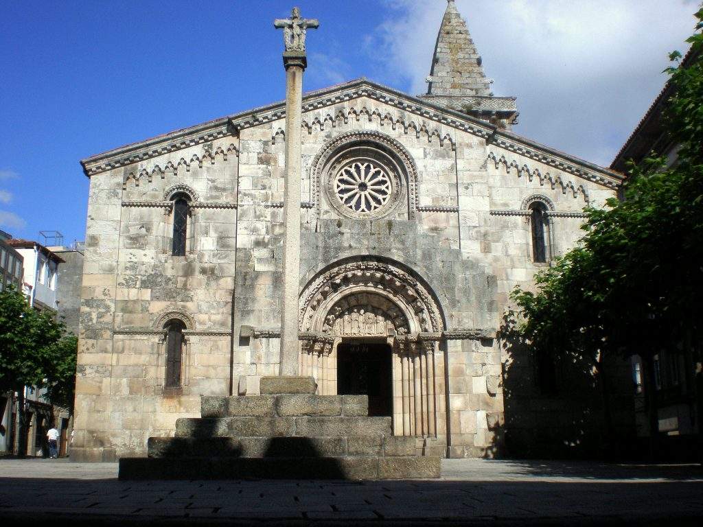 Colegiata de Santa María del Campo (A Coruña)
