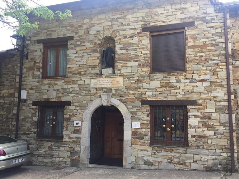 Monasterio Benedicitino de San Salvador del Monte Irago (Rabanal del Camino)